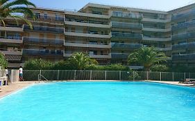 Frejus Plage, Appartement entier , piscine,parking,plage à 200m